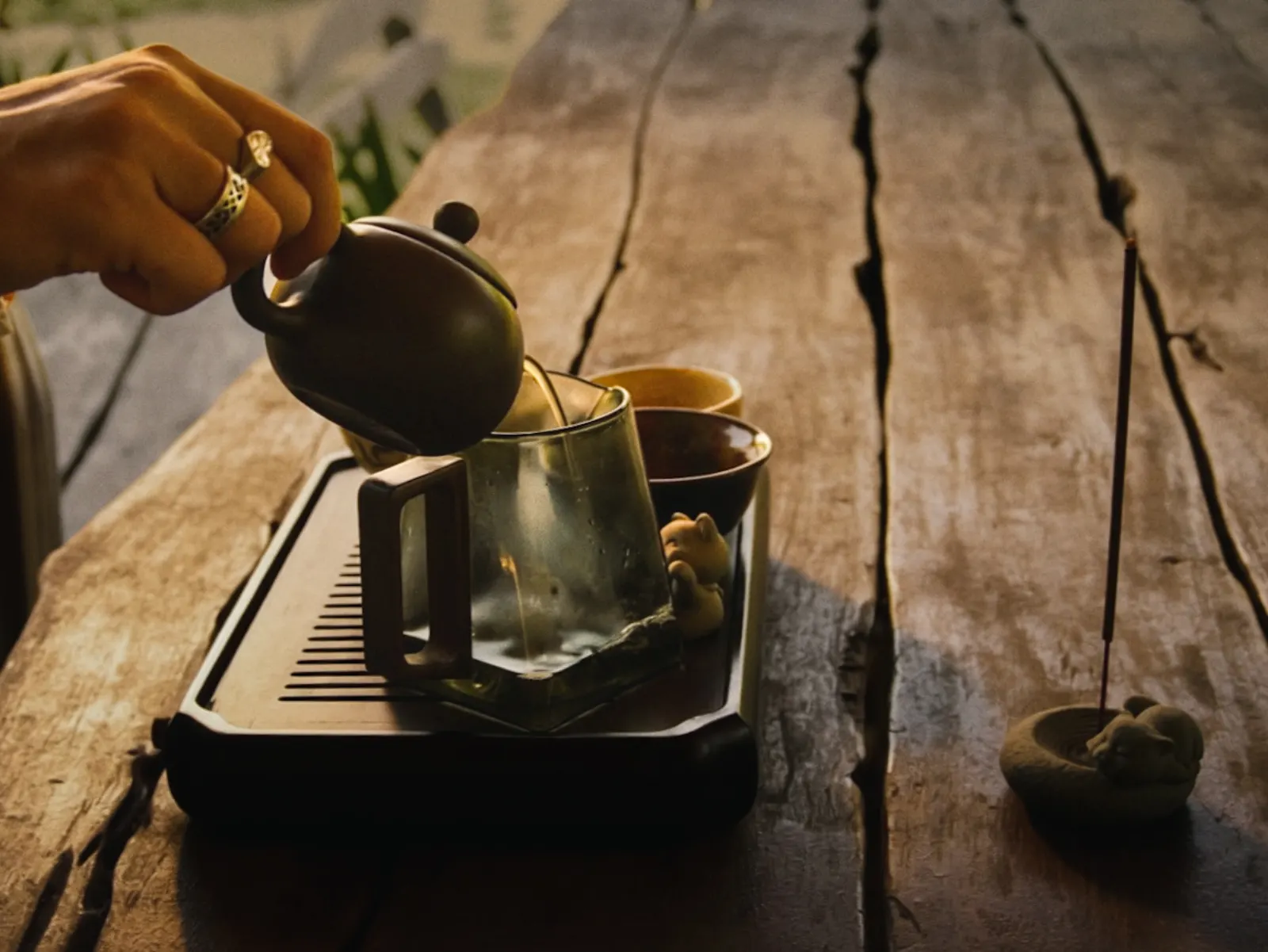 Tea pouring close-up